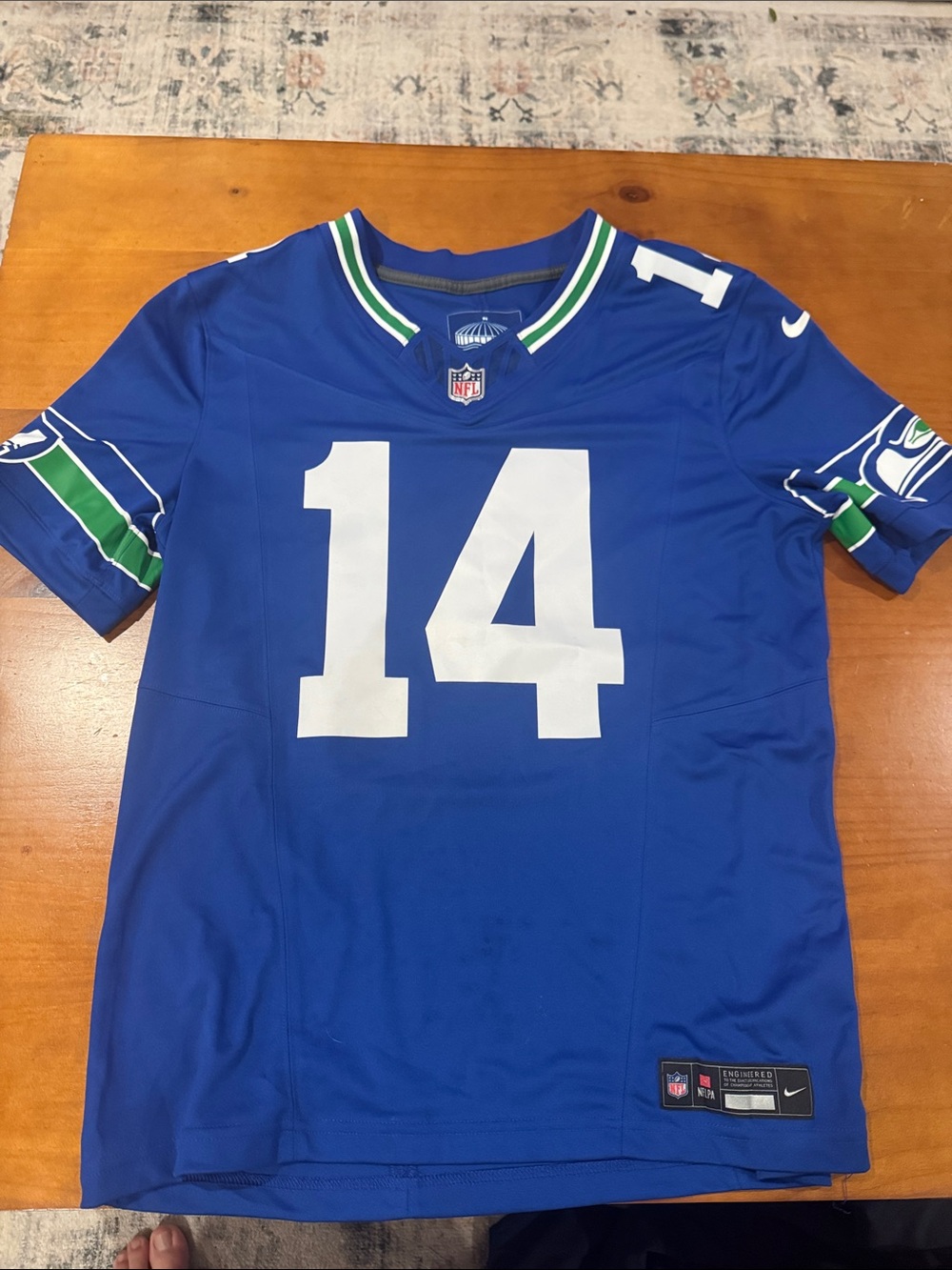 Mens Nike DK Metcalf Royal Seahawks Throwback Valor F.U.S.E. Limited Jersey- Lrg